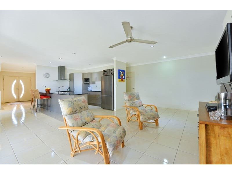 13 Springbrook Avenue, Redlynch QLD 4870