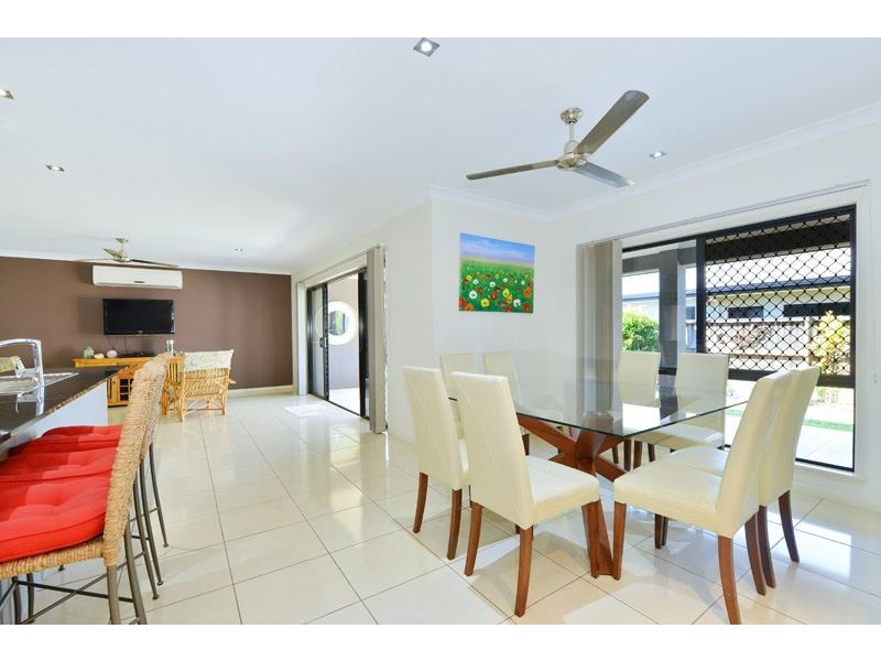 13 Springbrook Avenue, Redlynch QLD 4870