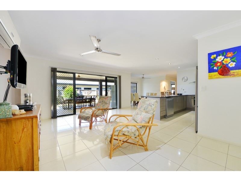 13 Springbrook Avenue, Redlynch QLD 4870