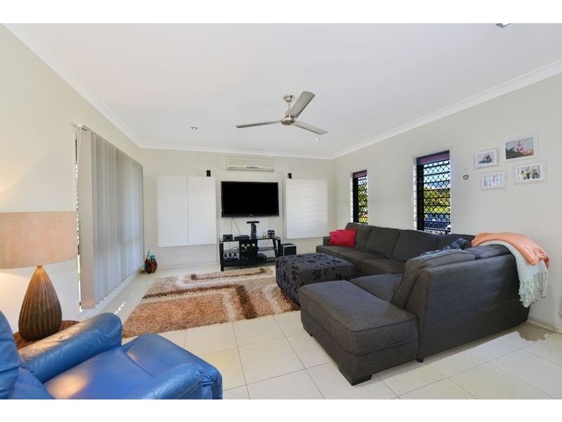 13 Springbrook Avenue, Redlynch QLD 4870