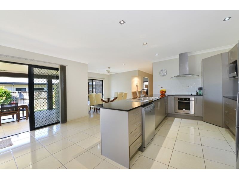 13 Springbrook Avenue, Redlynch QLD 4870