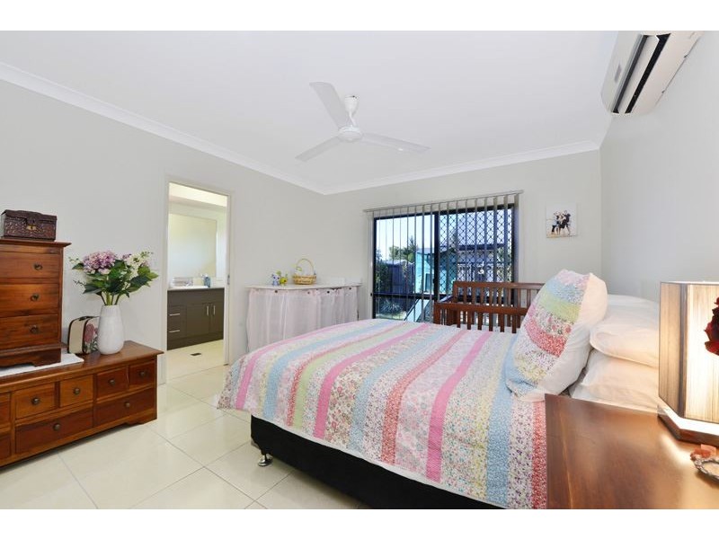 13 Springbrook Avenue, Redlynch QLD 4870