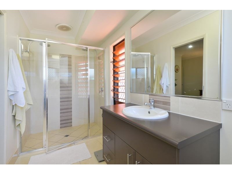 13 Springbrook Avenue, Redlynch QLD 4870