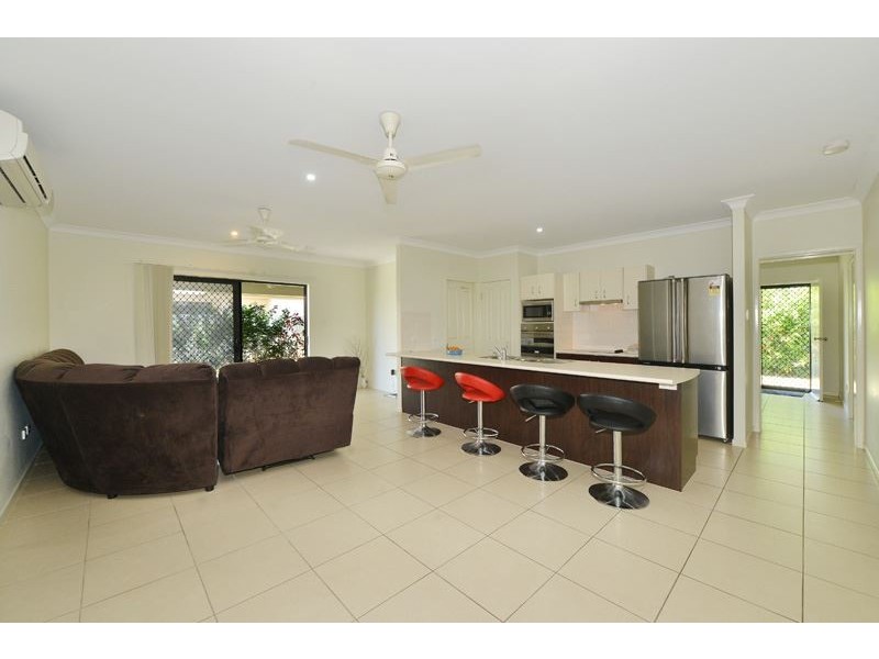 35 Huntley Crescent, Redlynch QLD 4870