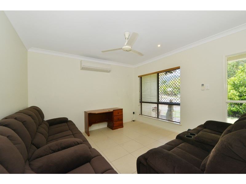 35 Huntley Crescent, Redlynch QLD 4870