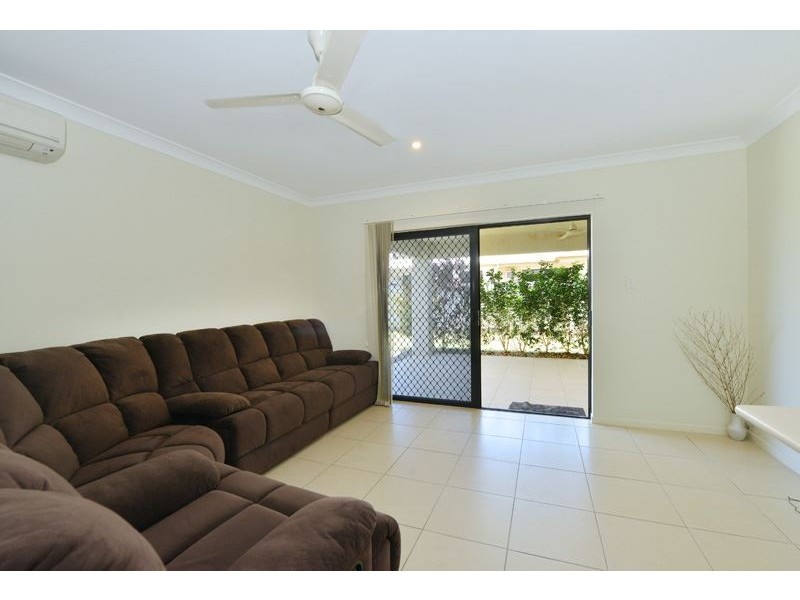 35 Huntley Crescent, Redlynch QLD 4870