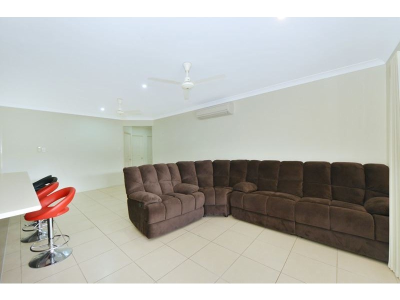 35 Huntley Crescent, Redlynch QLD 4870