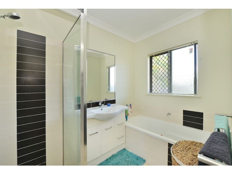 35 Huntley Crescent, Redlynch QLD 4870