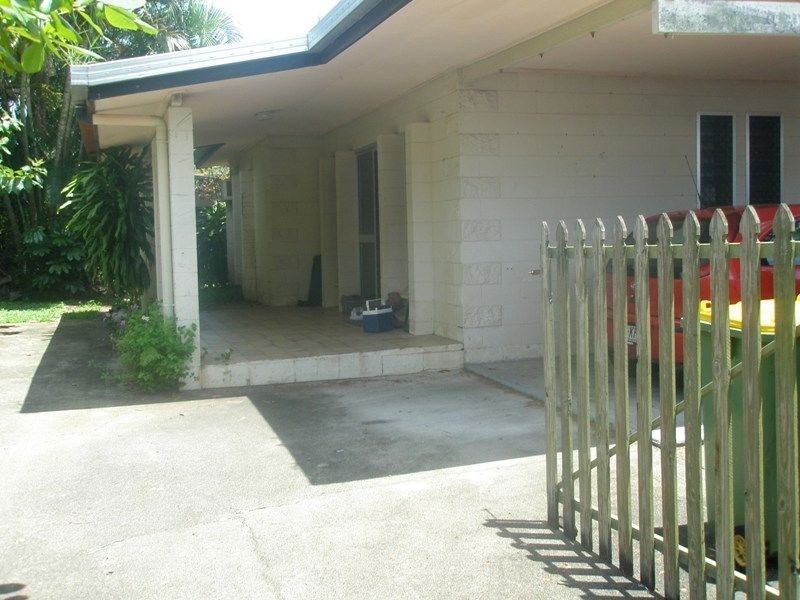 2/6 Nancy Street, Yorkeys Knob QLD 4878