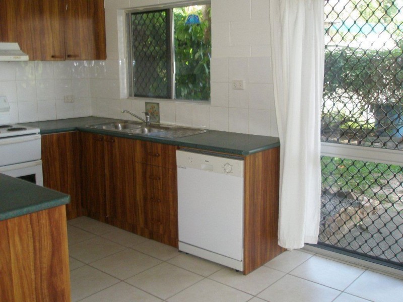 2/6 Nancy Street, Yorkeys Knob QLD 4878