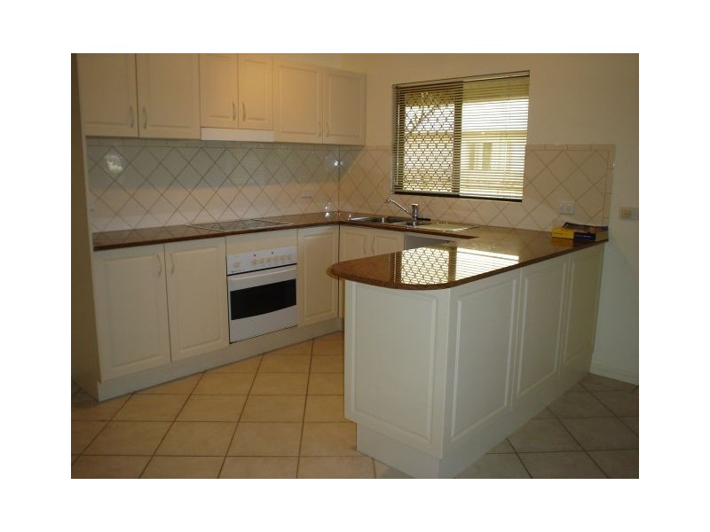 2/39 Sims Esplanade, Yorkeys Knob QLD 4878