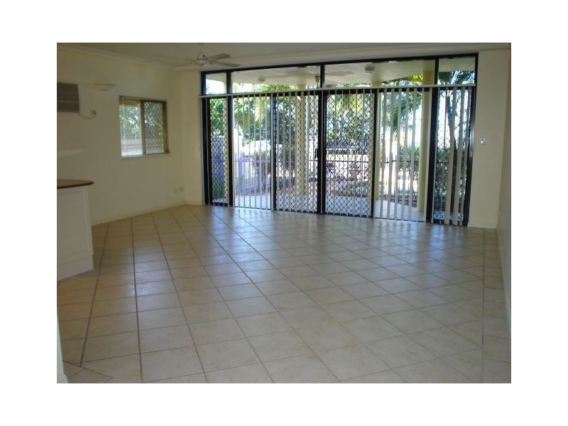 2/39 Sims Esplanade, Yorkeys Knob QLD 4878