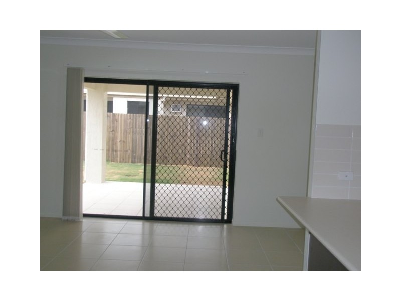 35 Huntley Crescent, Redlynch QLD 4870