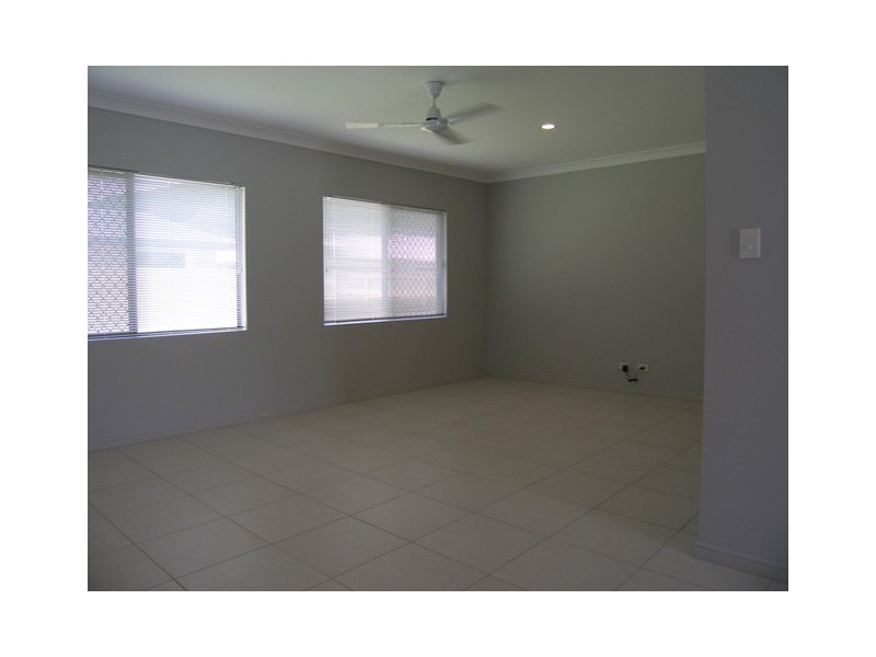 812 McBride Street, Redlynch QLD 4870