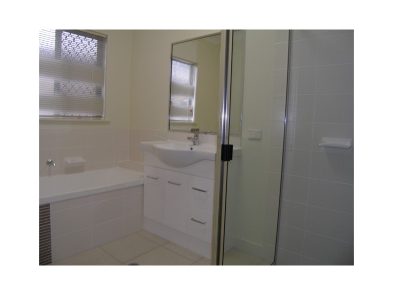 3 Chandra Close, Redlynch QLD 4870