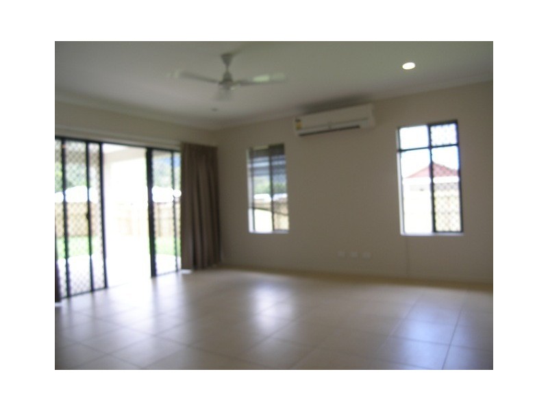 2 Nairen Close, Redlynch QLD 4870