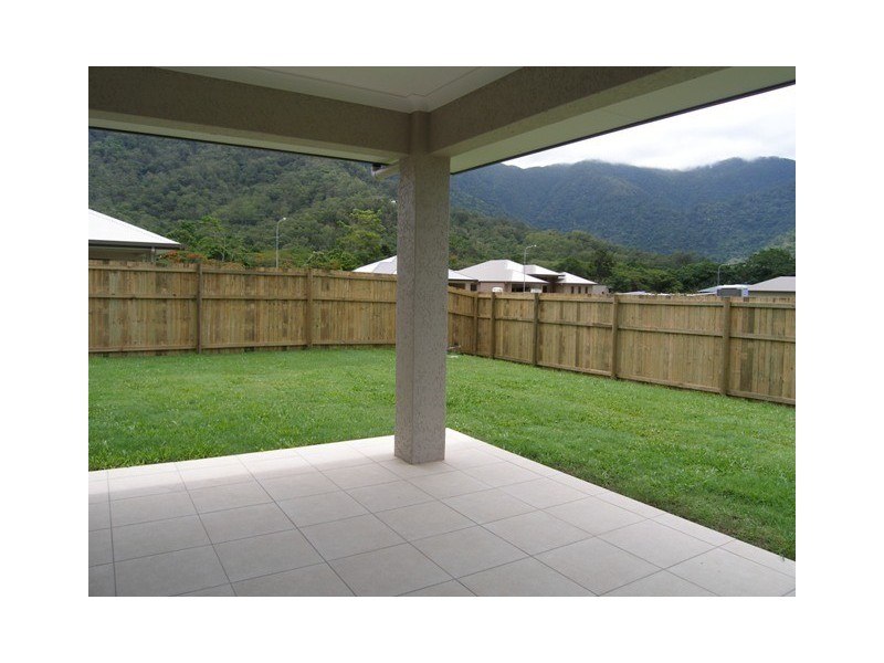 2 Nairen Close, Redlynch QLD 4870