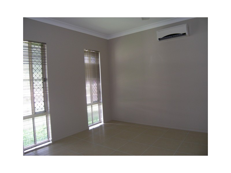 27 McBride, Redlynch QLD 4870