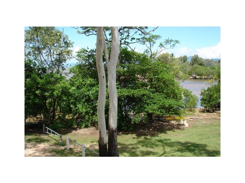 63 Willow Street, Holloways Beach QLD 4878