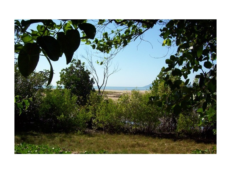 63 Willow Street, Holloways Beach QLD 4878