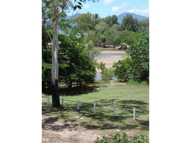 63 Willow Street, Holloways Beach QLD 4878