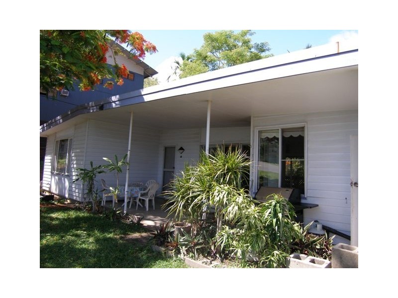 25 Moore Street, Trinity Beach QLD 4879