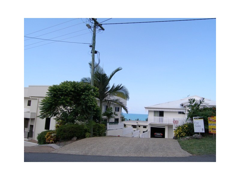 25 Moore Street, Trinity Beach QLD 4879