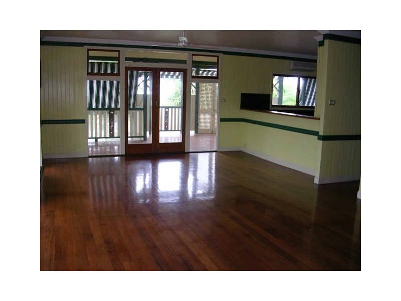 1/9 Hibiscus Lane, Holloways Beach QLD 4878