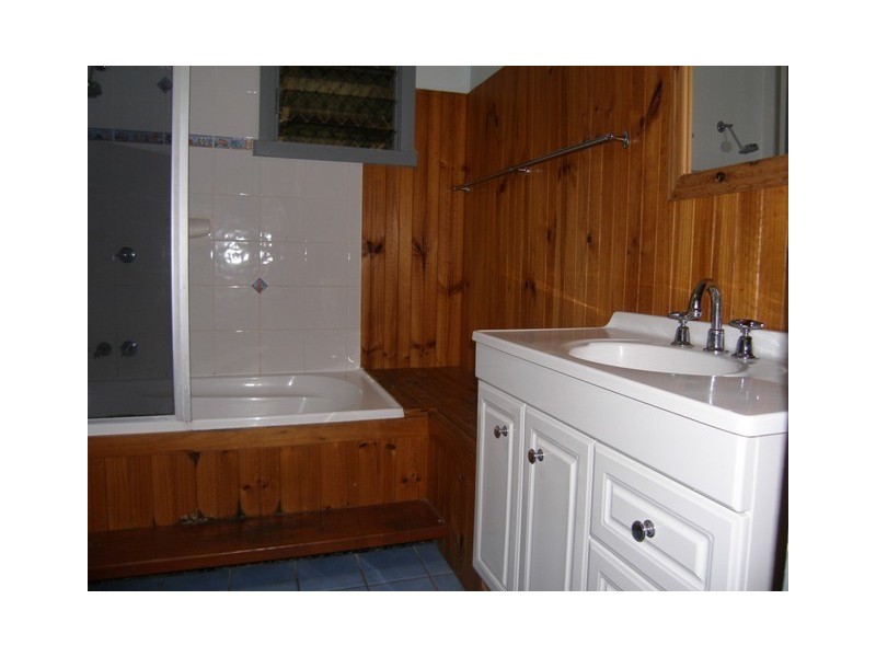 46 Waite Street, Machans Beach QLD 4878