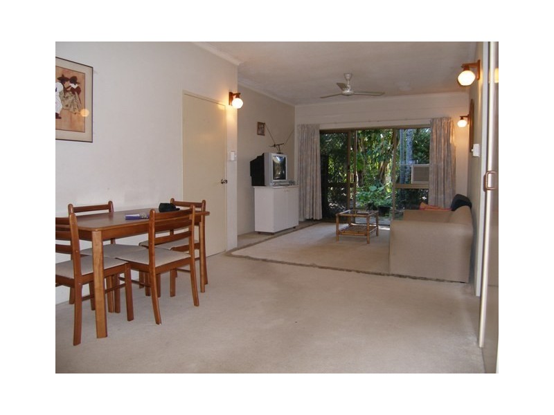 2/88 Oleander Street, Holloways Beach QLD 4878