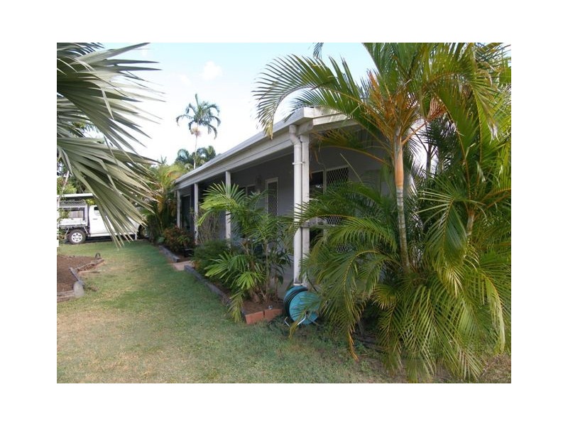 41 Baronia Crescent, Holloways Beach QLD 4878