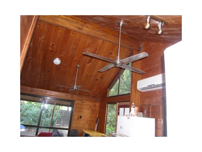 5 Hibiscus Lane, Holloways Beach QLD 4878