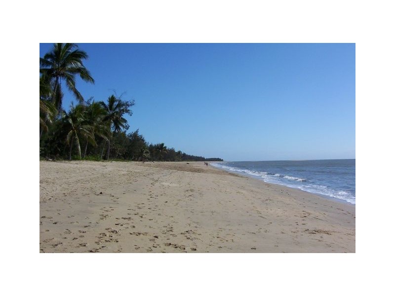 5 Hibiscus Lane, Holloways Beach QLD 4878