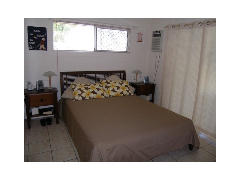 2/5 Tristania Street, Holloways Beach QLD 4878