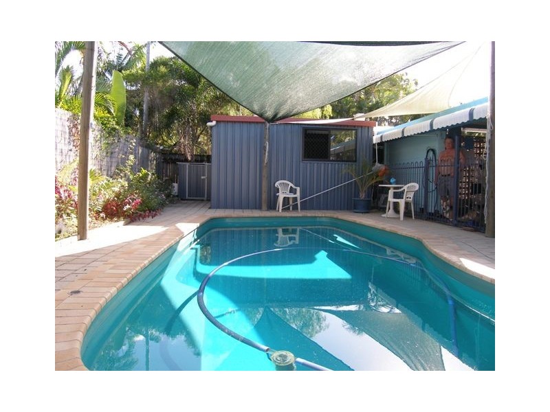 2/5 Tristania Street, Holloways Beach QLD 4878