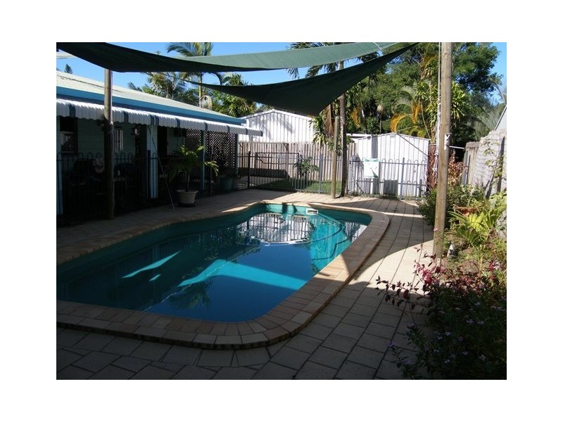 2/5 Tristania Street, Holloways Beach QLD 4878