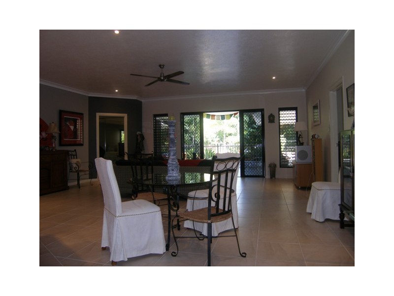 130 Wistaria Street, Holloways Beach QLD 4878