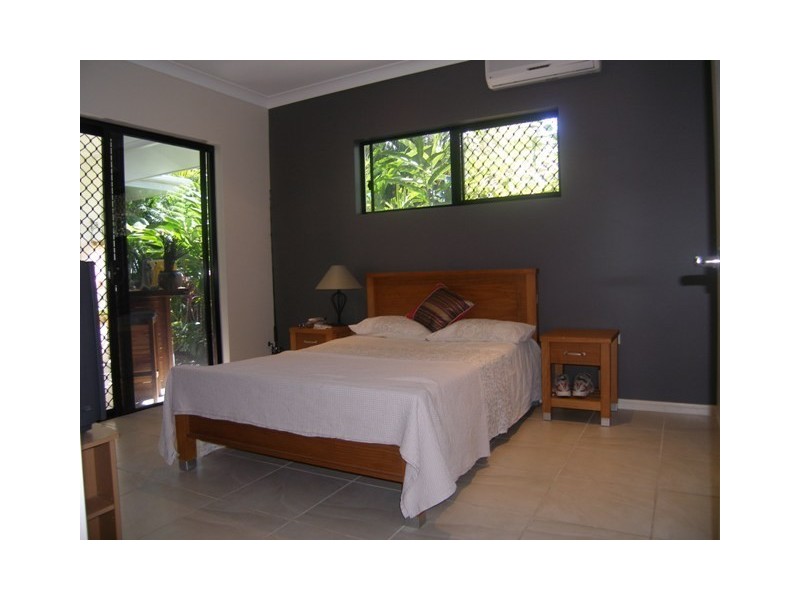 130 Wistaria Street, Holloways Beach QLD 4878