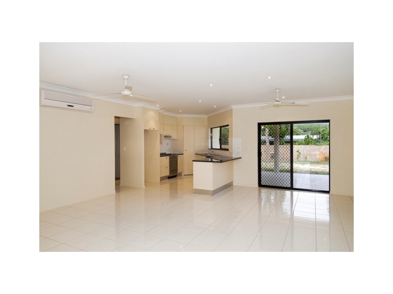 7 Norfolk Close, Holloways Beach QLD 4878