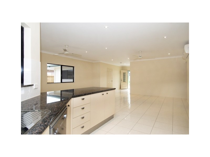 7 Norfolk Close, Holloways Beach QLD 4878
