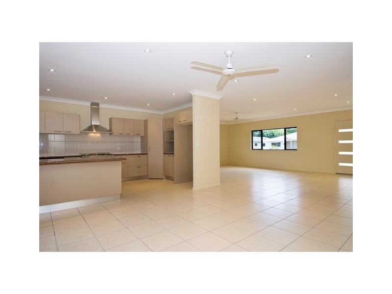 9 Norfolk Street, Holloways Beach QLD 4878