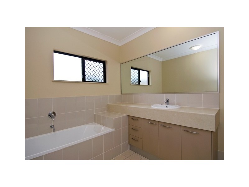 9 Norfolk Street, Holloways Beach QLD 4878