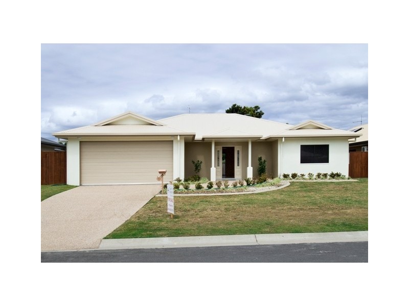 Norfolk Street, Holloways Beach QLD 4878