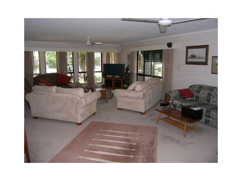 10 Tamarind Street, Holloways Beach QLD 4878