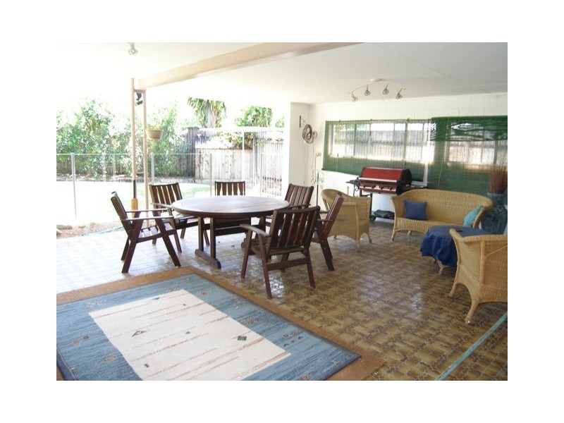 10 Tamarind Street, Holloways Beach QLD 4878