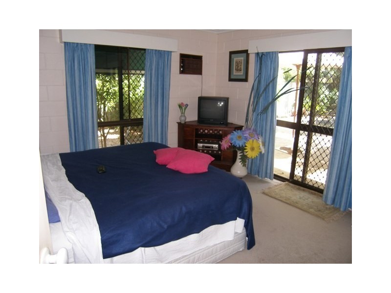 10 Tamarind Street, Holloways Beach QLD 4878