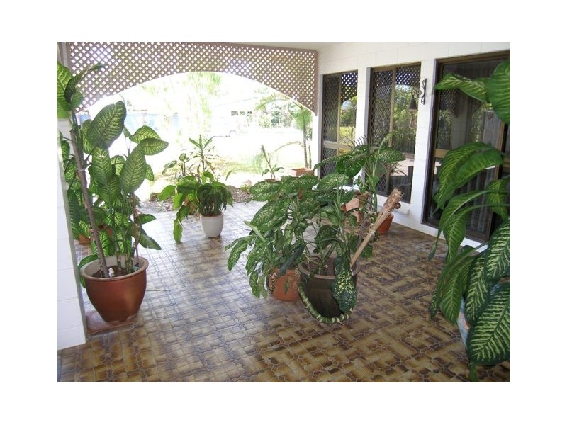 10 Tamarind Street, Holloways Beach QLD 4878