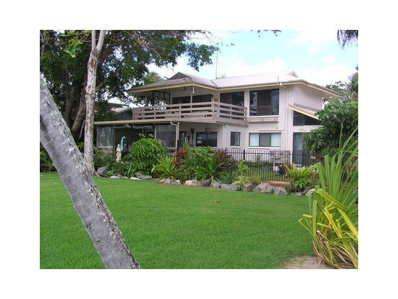 18 Hibiscus Lane, Holloways Beach QLD 4878