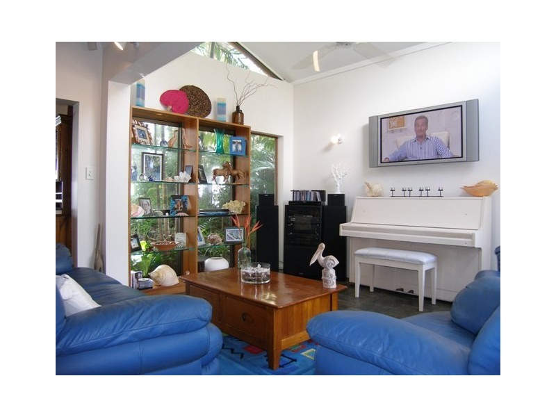 18 Hibiscus Lane, Holloways Beach QLD 4878
