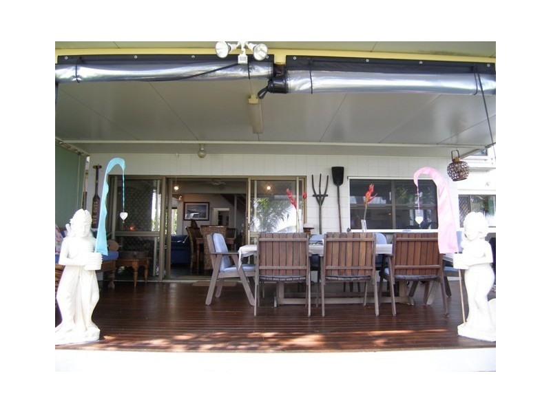 18 Hibiscus Lane, Holloways Beach QLD 4878